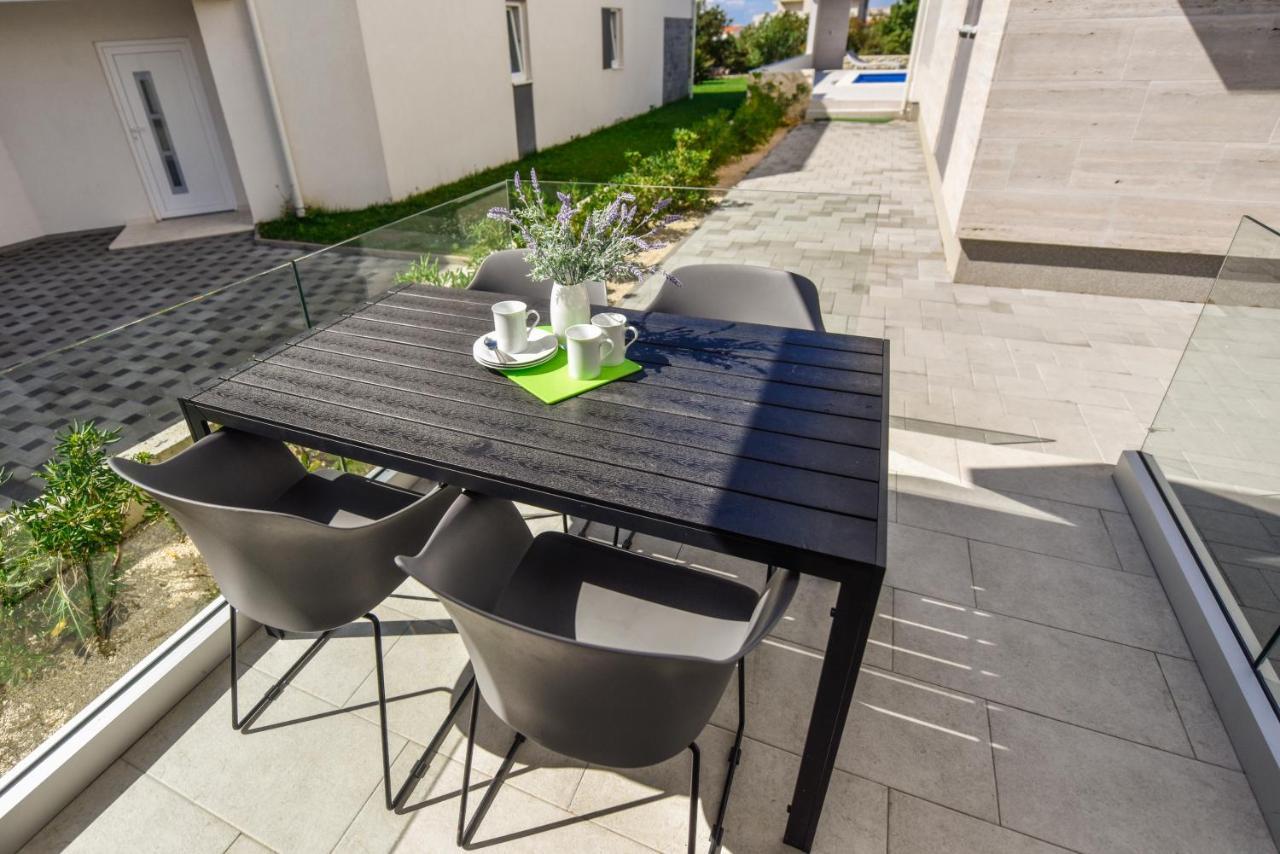 Apartments&Rooms Pool Villas Maris Novalja Exterior foto