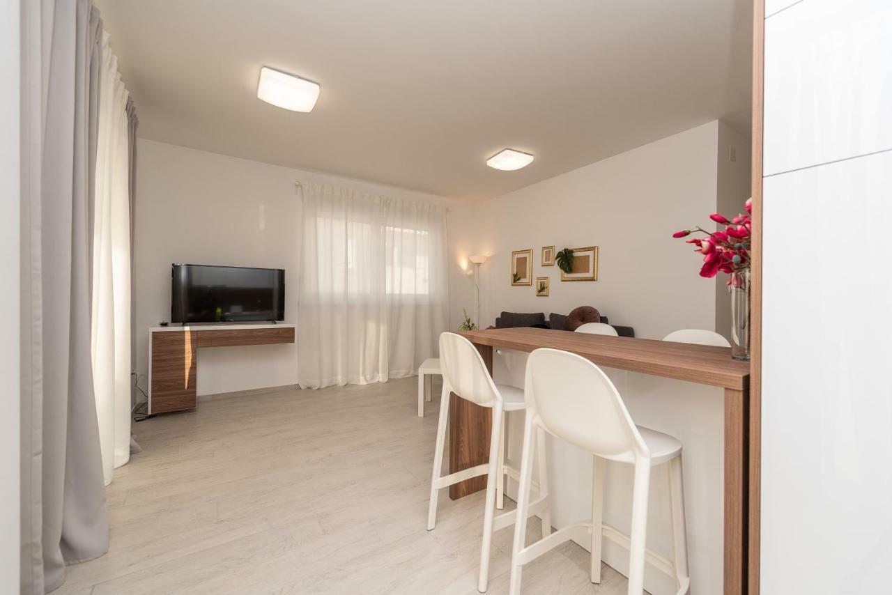 Apartments&Rooms Pool Villas Maris Novalja Exterior foto